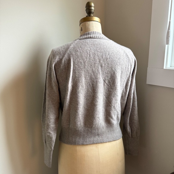 Everlane Varsity Re-Cashmere Cardigan - Picture 4 of 7